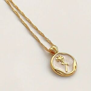 Delicate Light Luxury French Style Rose Flower Necklace With Clavicle Chain